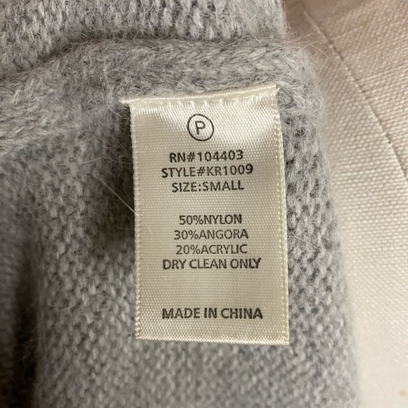 JOA Los Angeles Breathe Easy Gray Cold Shoulder Angora Sweater Small Fuzzy - Picture 9 of 9